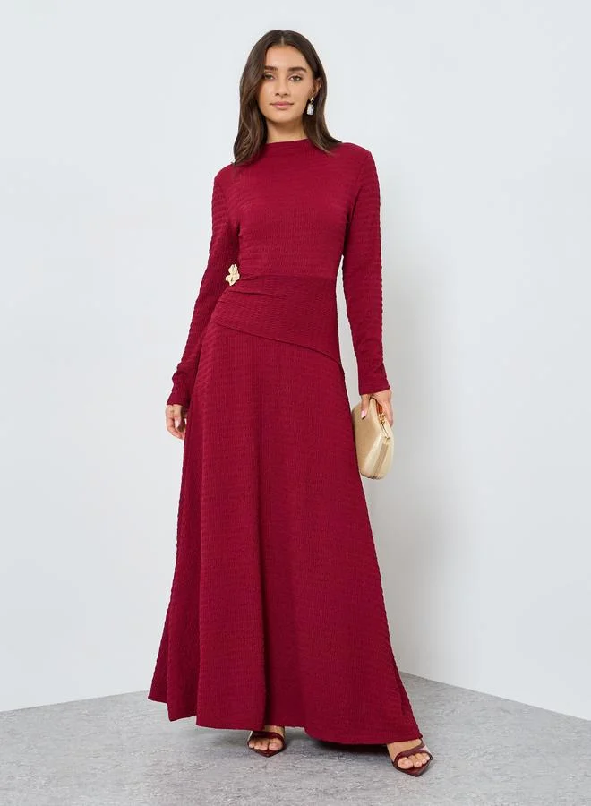 ستايلي فستان طويل محبوك بقماش بارز